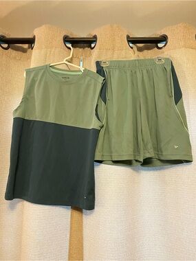 Old Navy Kids Size M (8) Two-Tone Green/Olive Athletic Active Tank/Shorts!!